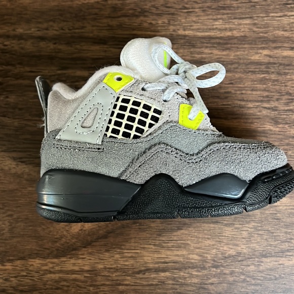 Nike Air Jordan (Size 4C US) - Picture 3 of 9